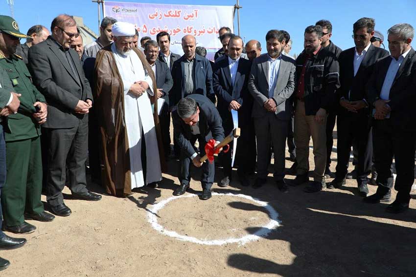 عملیات اجرایی نیروگاه خورشیدی ۵ مگاواتی کارخانه سیمان اردبیل آغاز شد
