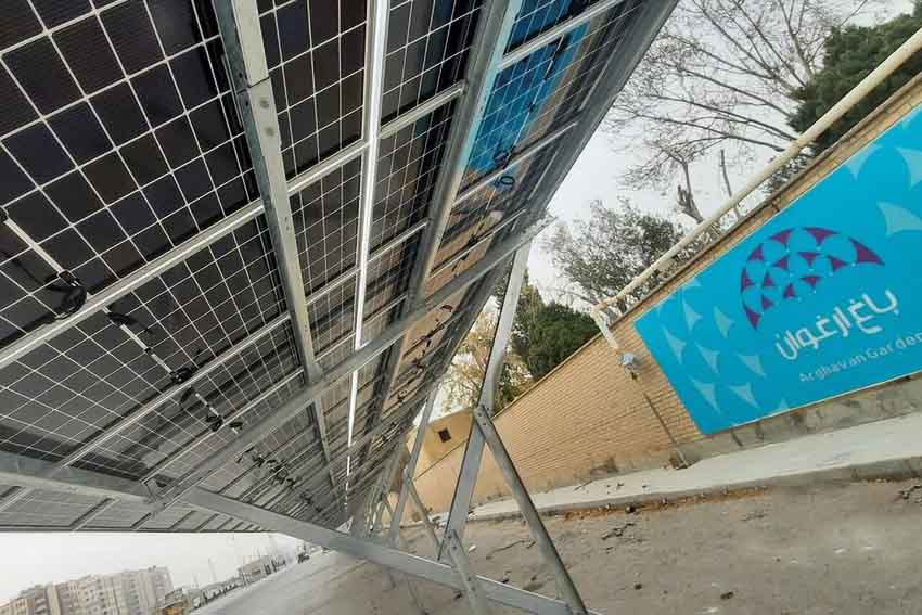 آغاز احداث بزرگ‌ترین نیروگاه خورشیدی شهرداری اصفهان در باغ ارغوان