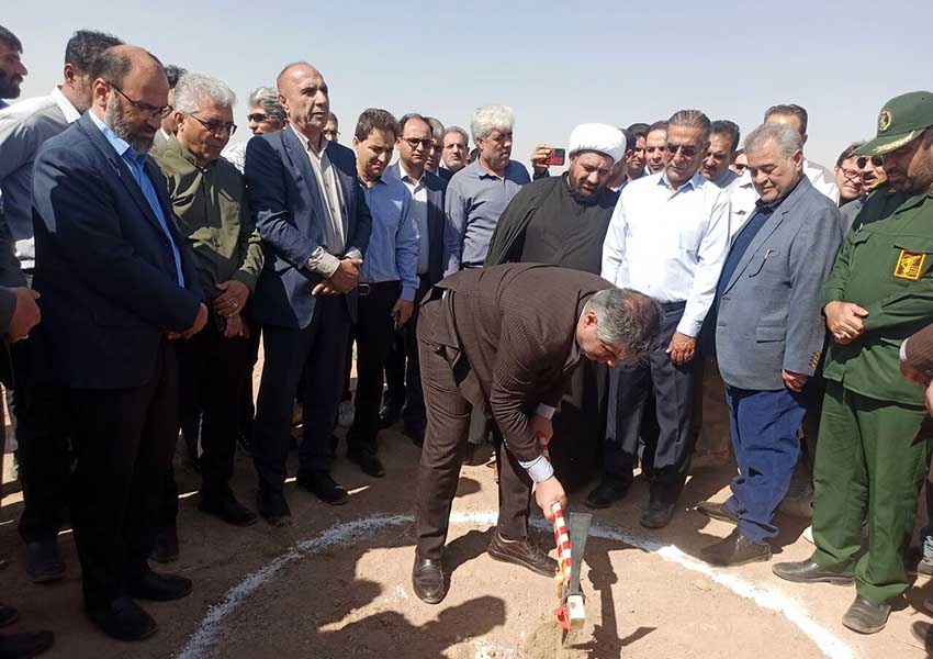 عملیات اجرایی نیروگاه خورشیدی ۷ مگاواتی فراهان در استان مرکزی آغاز شد
