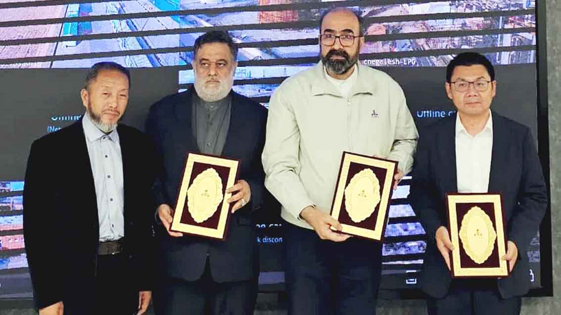 اجرای نیروگاه خورشیدی ۳۰۰ مگاواتی شهرضا با همکاری شرکت چینی KPE در دو فاز