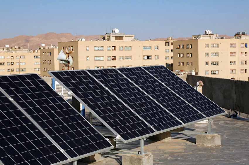 آغاز فرآیند امکان‌سنجی نصب نیروگاه خورشیدی در مدارس مشهد